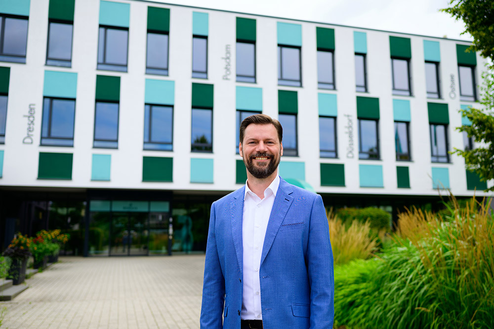 Matthias Rudolph vor der Bonava Deutschland Zentrale.